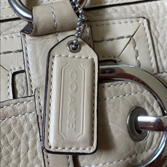 Pre-owned cream Coach bag. - Picture 2 of 4